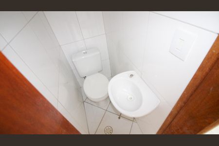 Casa à venda com 66m², 2 quartos e 2 vagas Casa à venda com 66m², 2 quartos e 2 vagasBanheiro