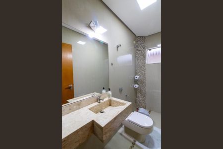 Casa à venda com 256m², 3 quartos e 4 vagas Casa à venda com 256m², 3 quartos e 4 vagasBanheiro Social