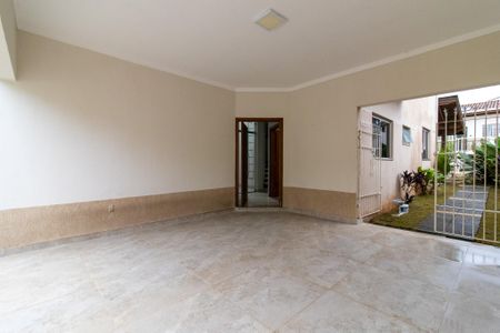 Casa à venda com 256m², 3 quartos e 4 vagas Casa à venda com 256m², 3 quartos e 4 vagasÁrea comum