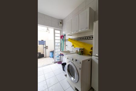 Casa à venda com 256m², 3 quartos e 4 vagas Casa à venda com 256m², 3 quartos e 4 vagasÁrea de Serviço