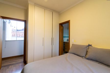 Casa à venda com 256m², 3 quartos e 4 vagas Casa à venda com 256m², 3 quartos e 4 vagasSuíte 1
