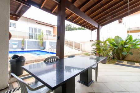 Casa à venda com 256m², 3 quartos e 4 vagas Casa à venda com 256m², 3 quartos e 4 vagasÁrea comum