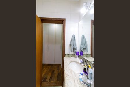 Casa à venda com 256m², 3 quartos e 4 vagas Casa à venda com 256m², 3 quartos e 4 vagasBanheiro da Suíte 2