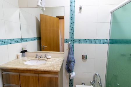 Casa à venda com 256m², 3 quartos e 4 vagas Casa à venda com 256m², 3 quartos e 4 vagasBanheiro da Suíte 1