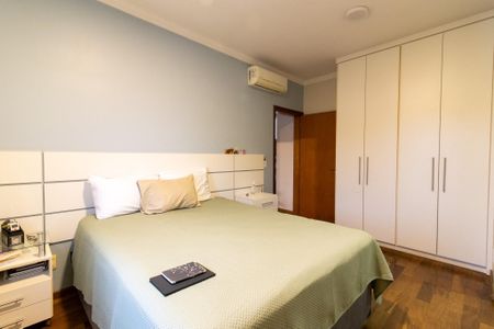 Casa à venda com 256m², 3 quartos e 4 vagas Casa à venda com 256m², 3 quartos e 4 vagasSuíte 2