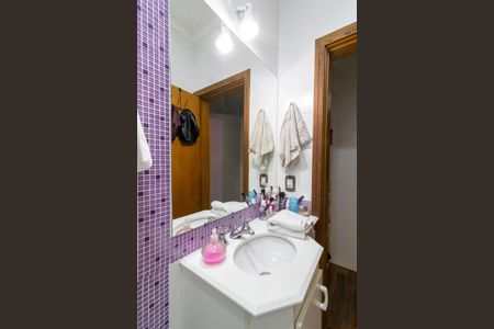 Casa à venda com 256m², 3 quartos e 4 vagas Casa à venda com 256m², 3 quartos e 4 vagasBanheiro Social