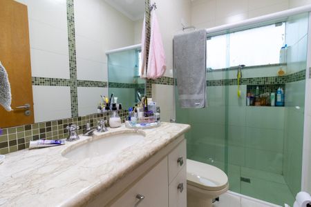 Casa à venda com 256m², 3 quartos e 4 vagas Casa à venda com 256m², 3 quartos e 4 vagasBanheiro da Suíte 2