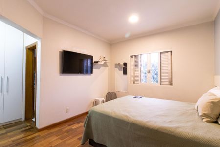 Casa à venda com 256m², 3 quartos e 4 vagas Casa à venda com 256m², 3 quartos e 4 vagasSuíte 1