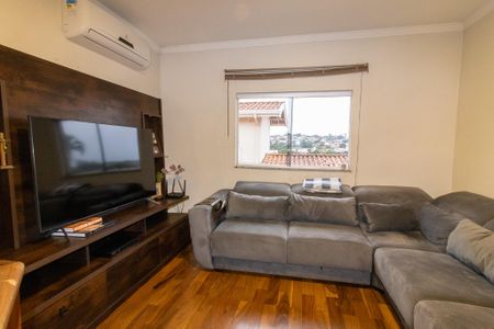 Casa à venda com 256m², 3 quartos e 4 vagas Casa à venda com 256m², 3 quartos e 4 vagasSala