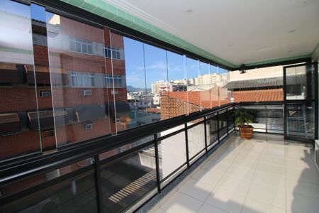 Apartamento à venda com 95m², 3 quartos e 1 vagaVaranda