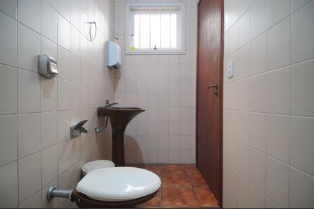 Casa para alugar com 445m², 5 quartos e 6 vagasBanheiro 4