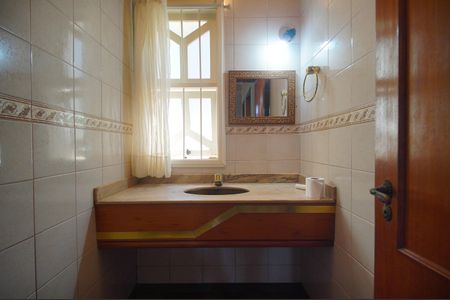 Casa para alugar com 445m², 5 quartos e 6 vagasLavabo