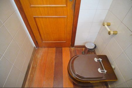 Casa para alugar com 445m², 5 quartos e 6 vagasLavabo