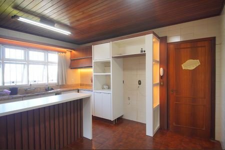 Casa para alugar com 445m², 5 quartos e 6 vagasCozinha