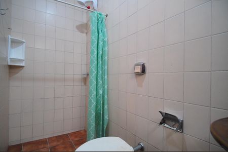 Casa para alugar com 445m², 5 quartos e 6 vagasBanheiro 4