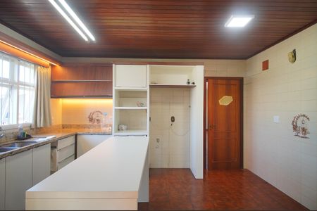 Casa para alugar com 445m², 5 quartos e 6 vagasCozinha