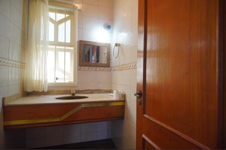 Casa para alugar com 445m², 5 quartos e 6 vagasLavabo