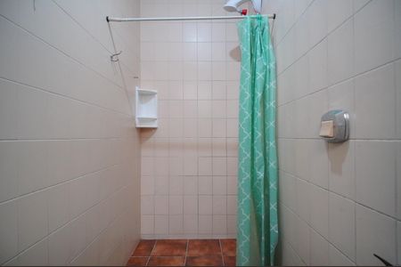 Casa para alugar com 445m², 5 quartos e 6 vagasBanheiro 4