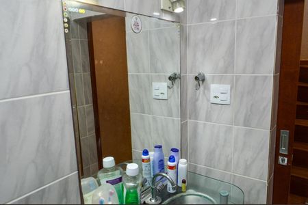 Casa de condomínio à venda com 240m², 3 quartos e 2 vagasBanheiro 1