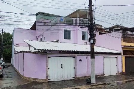 Casa de condomínio à venda com 240m², 3 quartos e 2 vagasFachada
