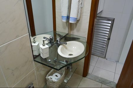 Casa de condomínio à venda com 240m², 3 quartos e 2 vagasBanheiro 2