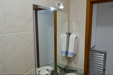 Casa de condomínio à venda com 240m², 3 quartos e 2 vagasBanheiro 2