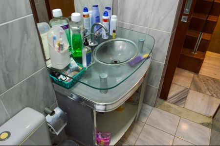 Casa de condomínio à venda com 240m², 3 quartos e 2 vagasBanheiro 1