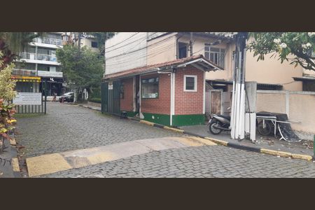 Casa de condomínio à venda com 240m², 3 quartos e 2 vagasPortaria