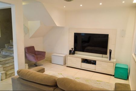 Casa de condomínio à venda com 240m², 3 quartos e 2 vagasSala