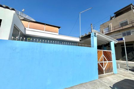 Casa à venda com 120m², 2 quartos e 1 vagaFachada