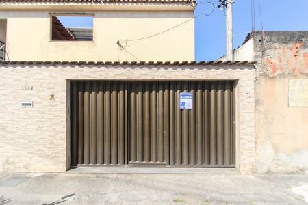 Casa para alugar com 73m², 2 quartos e 2 vagas Casa para alugar com 73m², 2 quartos e 2 vagasFachada