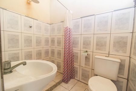 Casa para alugar com 73m², 2 quartos e 2 vagas Casa para alugar com 73m², 2 quartos e 2 vagasBanheiro da Área Gourmet