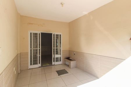 Casa para alugar com 73m², 2 quartos e 2 vagas Casa para alugar com 73m², 2 quartos e 2 vagasVaranda