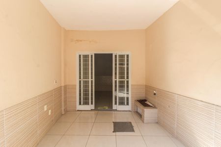 Casa para alugar com 73m², 2 quartos e 2 vagas Casa para alugar com 73m², 2 quartos e 2 vagasVaranda
