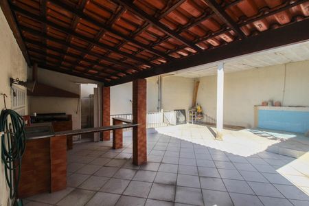 Casa para alugar com 73m², 2 quartos e 2 vagas Casa para alugar com 73m², 2 quartos e 2 vagasTerraço / Área Gourmet