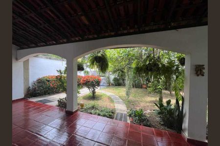 Casa de condomínio à venda com 273m², 4 quartos e 4 vagas