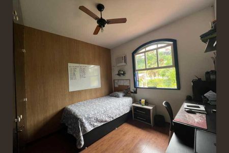 Casa de condomínio à venda com 273m², 4 quartos e 4 vagas