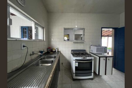 Casa de condomínio à venda com 273m², 4 quartos e 4 vagas