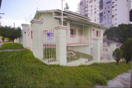 Casa para alugar com 206m², 4 quartos e 4 vagasFachada - Placa
