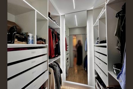Apartamento à venda com 141m², 3 quartos e 2 vagasCloset Suíte 1