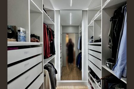 Apartamento à venda com 141m², 3 quartos e 2 vagasCloset Suíte 1