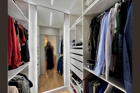 Apartamento à venda com 141m², 3 quartos e 2 vagasCloset Suíte 1