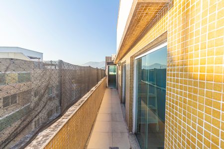 Apartamento para alugar com 450m², 4 quartos e 2 vagas Apartamento para alugar com 450m², 4 quartos e 2 vagasTerraço