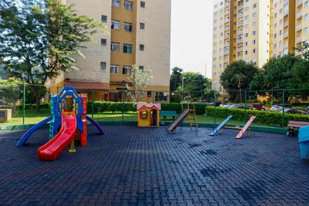 Apartamento para alugar com 60m², 2 quartos e 1 vaga Apartamento para alugar com 60m², 2 quartos e 1 vagaÁrea comum - Playground