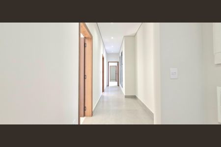 Casa de condomínio à venda com 280m², 4 quartos e 4 vagasCorredor