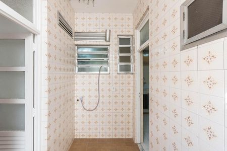 Apartamento à venda com 130m², 2 quartos e 1 vagaÁrea de Serviço