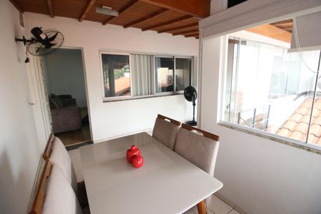 Casa à venda com 120m², 3 quartos e 2 vagasVaranda da Sala