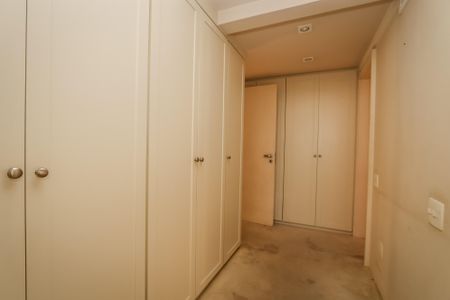 Apartamento à venda com 200m², 3 quartos e 3 vagasCloset da suíte master