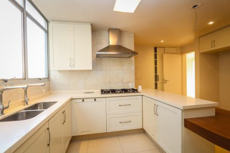 Apartamento à venda com 200m², 3 quartos e 3 vagasCozinha