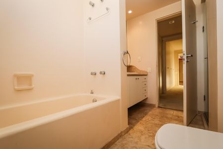 Apartamento à venda com 200m², 3 quartos e 3 vagasBanheiro 2 da Suite Master